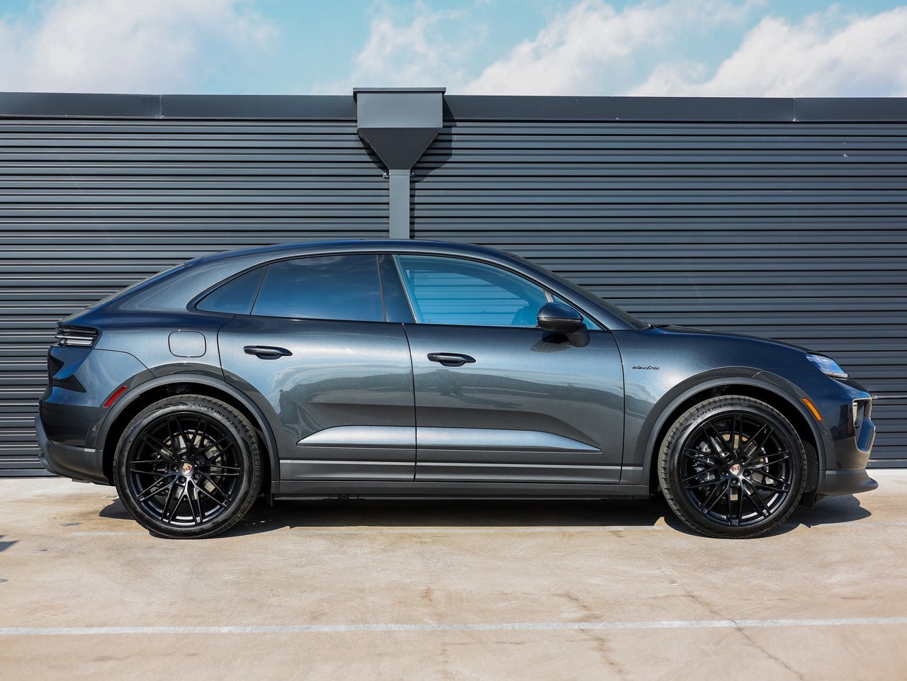 New 2025 Porsche Macan 4 Electric image 8