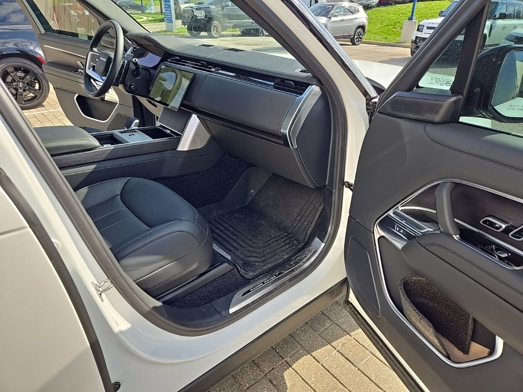 Used 2025 Land Rover Range Rover Long Wheelbase SE AWD/4WD image 20