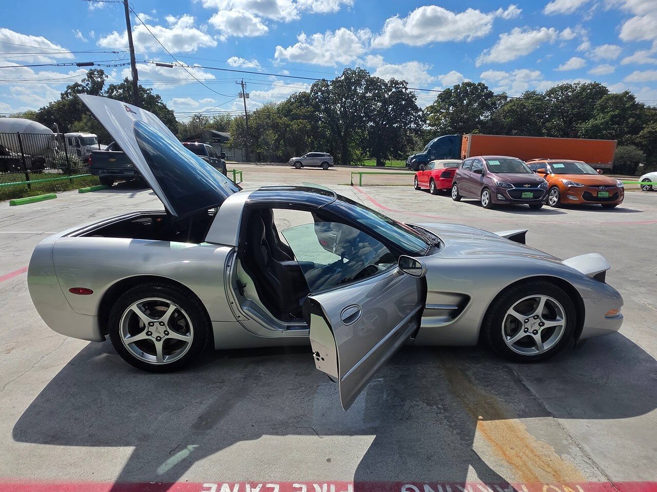 Used 2004 Chevrolet Corvette Coupe w/ Preferred Equipment Group RWD image 26