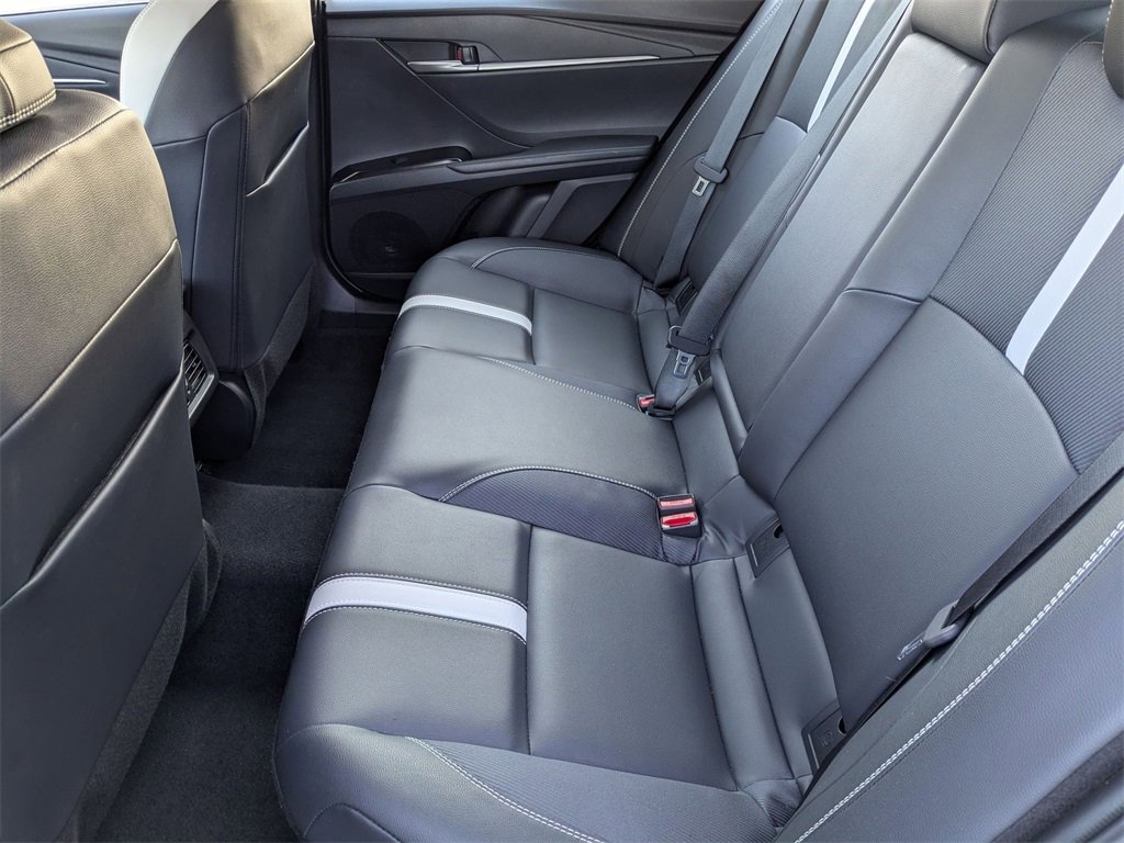 Used 2025 Toyota Camry SE image 28