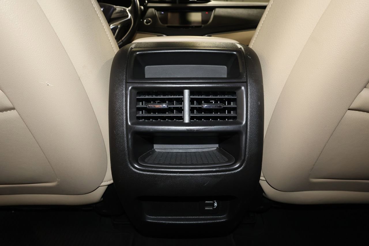 Used 2019 Cadillac XT5 FWD image 29