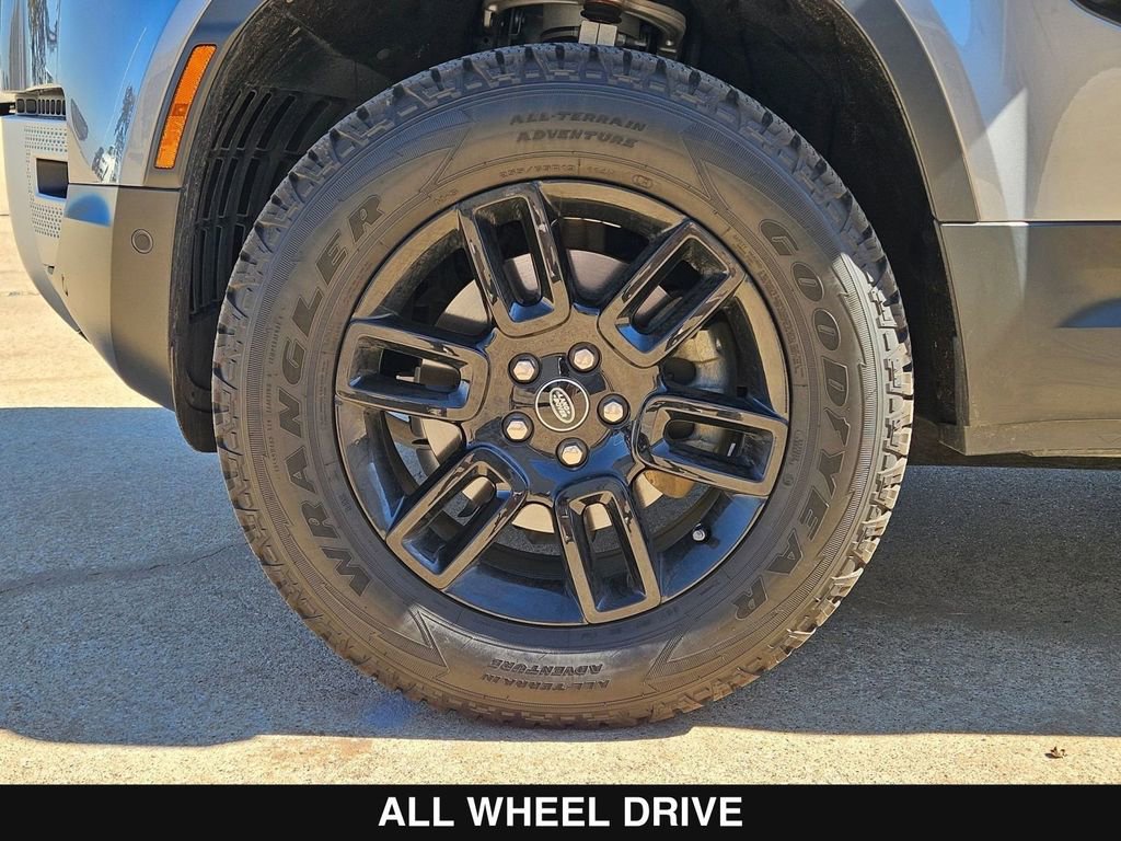 Used 2023 Land Rover Defender 110 S image 34