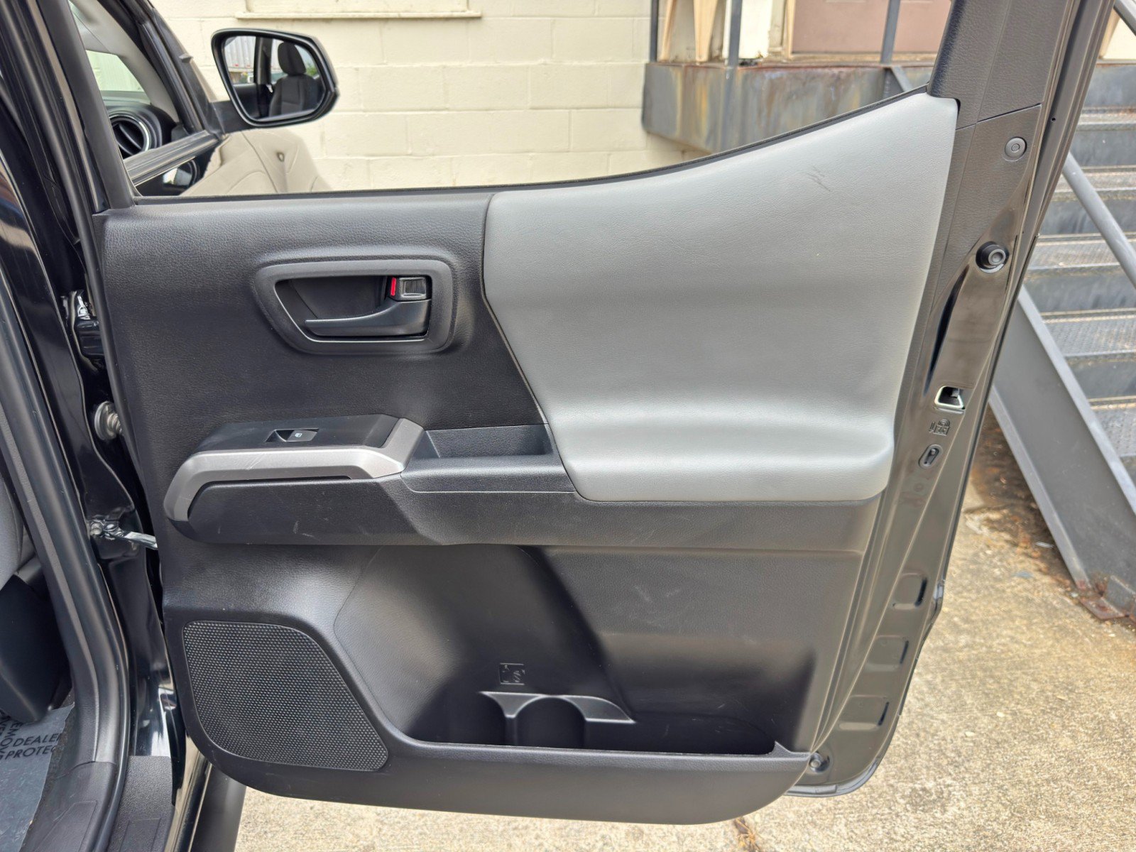 Used 2022 Toyota Tacoma SR5 RWD image 38