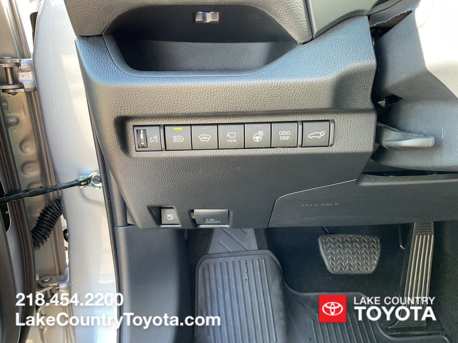 Used 2025 Toyota RAV4 XSE w/ Advanced Technology Package AWD/4WD image 26