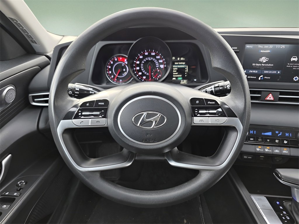 Used 2022 Hyundai Elantra SEL image 21