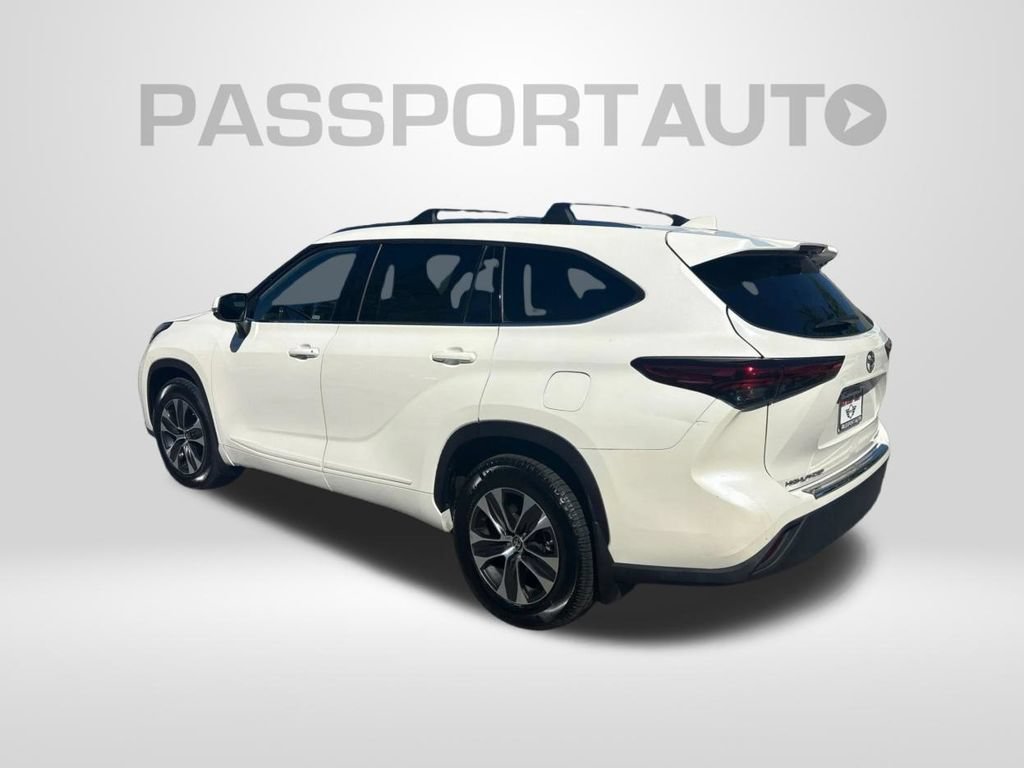 Used 2020 Toyota Highlander XLE AWD/4WD image 8