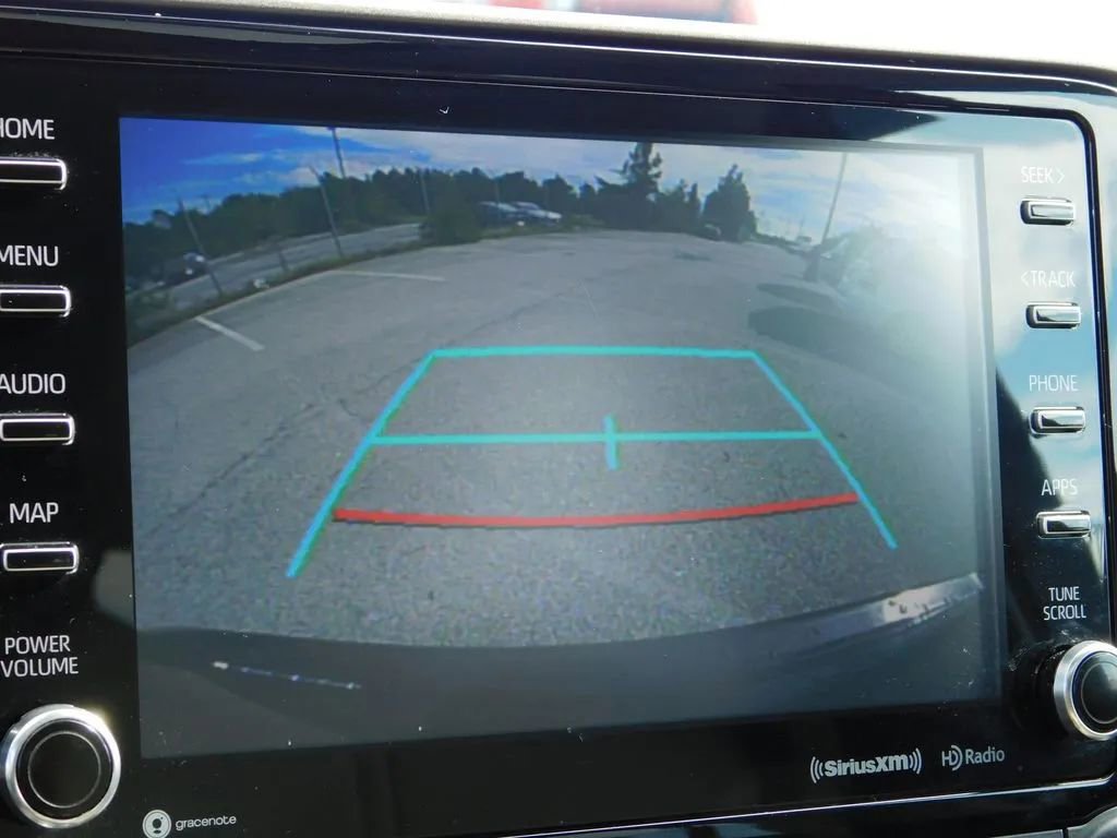 Used 2020 Toyota Highlander XLE image 22