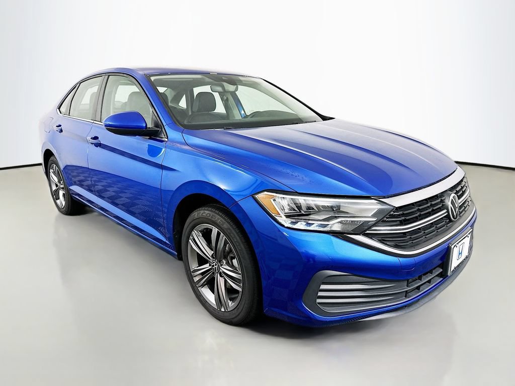 Used 2023 Volkswagen Jetta SE FWD image 3