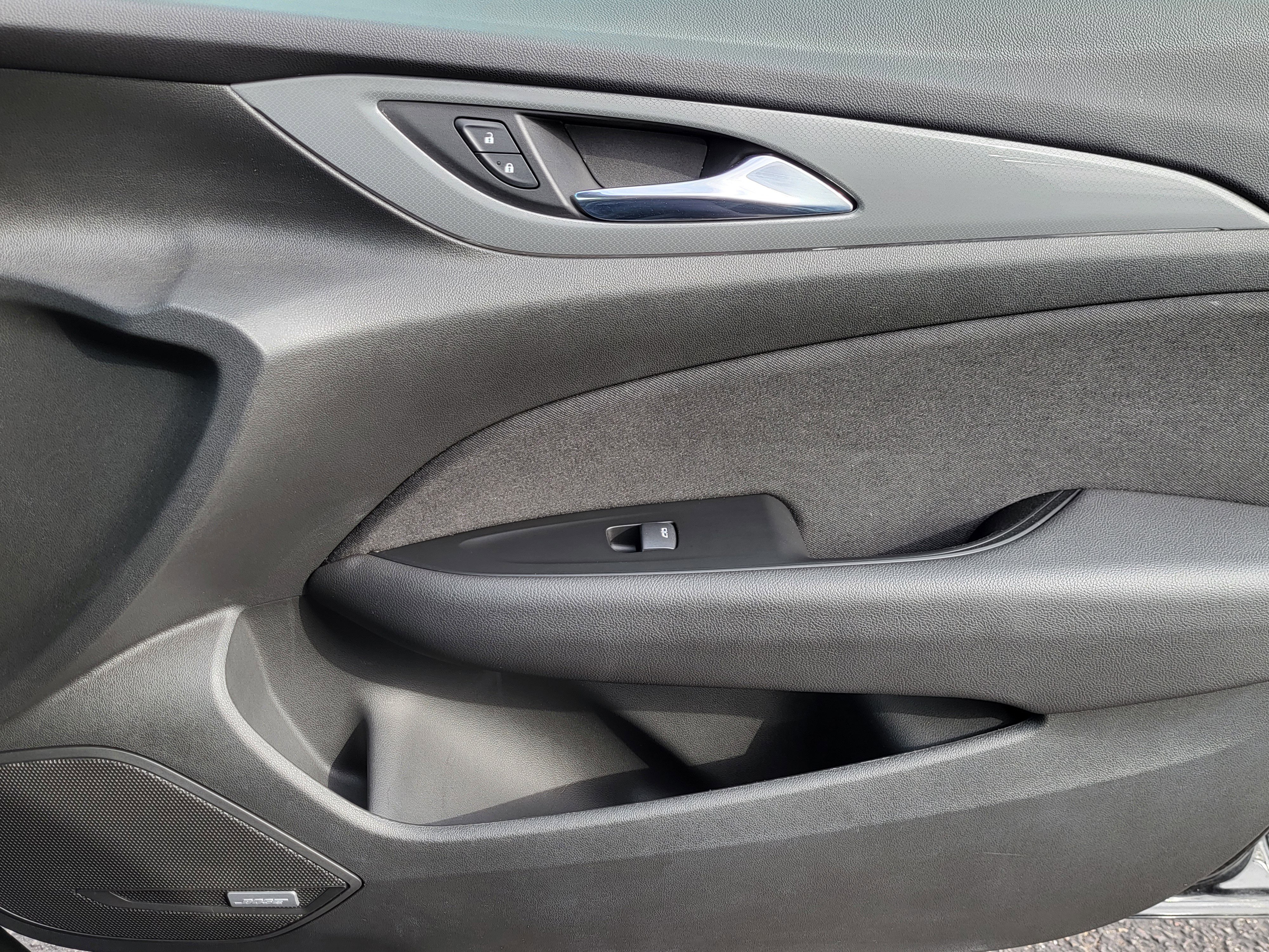 Used 2019 Buick Regal Preferred w/ Sights and Sounds Package image 17