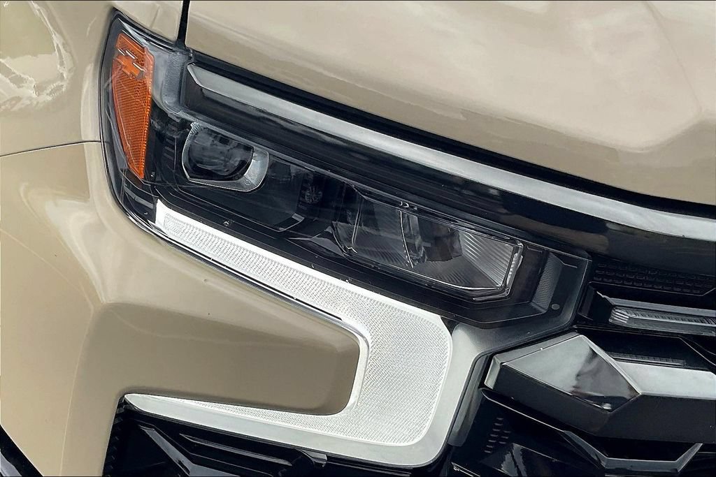 Used 2023 Chevrolet Silverado 1500 ZR2 w/ Technology Package AWD/4WD image 32