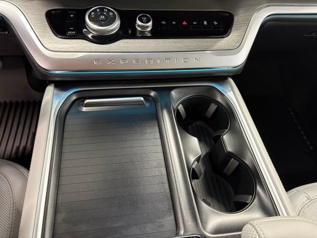 New 2027 Ford Expedition Platinum w/ Platinum Ultimate Package AWD/4WD image 9