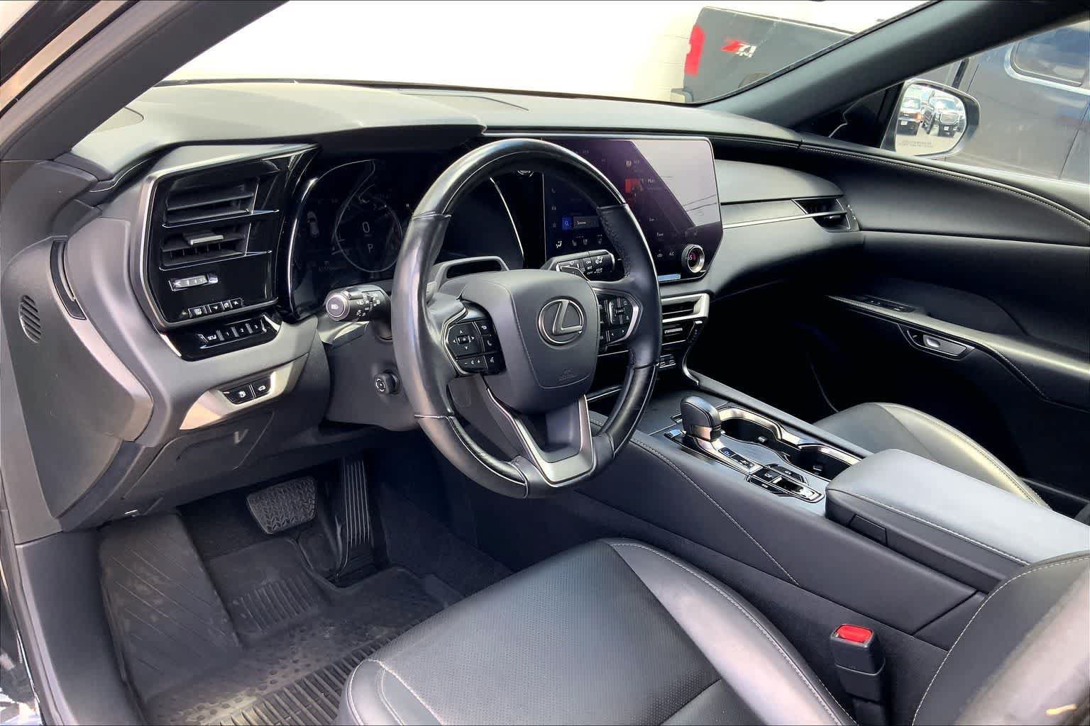 Used 2023 Lexus RX 350 FWD image 2