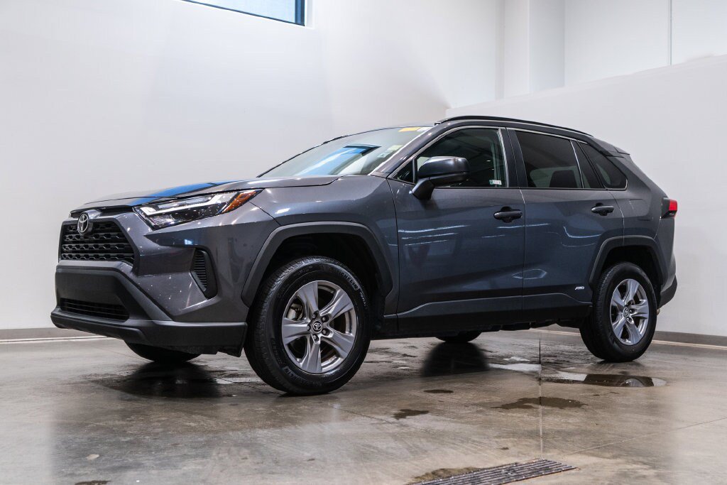Certified 2025 Toyota RAV4 LE AWD/4WD image 3