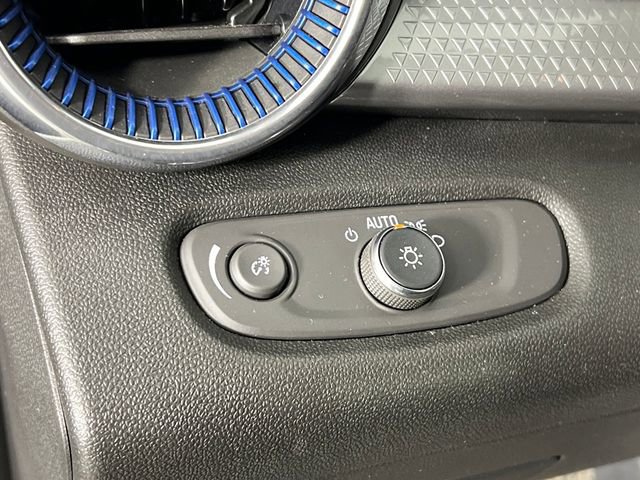 Used 2025 Chevrolet Trax LT w/ LT Convenience Package image 23