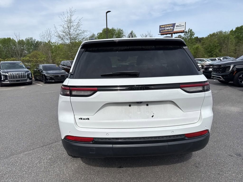 Used 2024 Jeep Grand Cherokee Altitude image 7