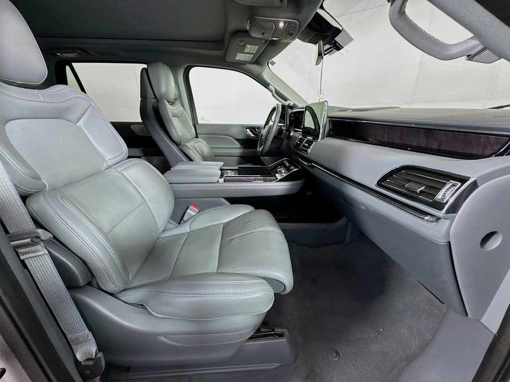 Used 2020 Lincoln Navigator Reserve w/ Luxury Package image 37