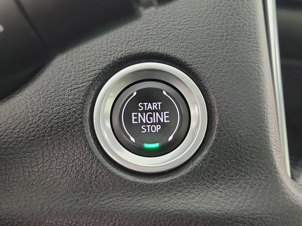 Certified 2023 Cadillac XT4 Luxury w/ Cold Weather Package image 30