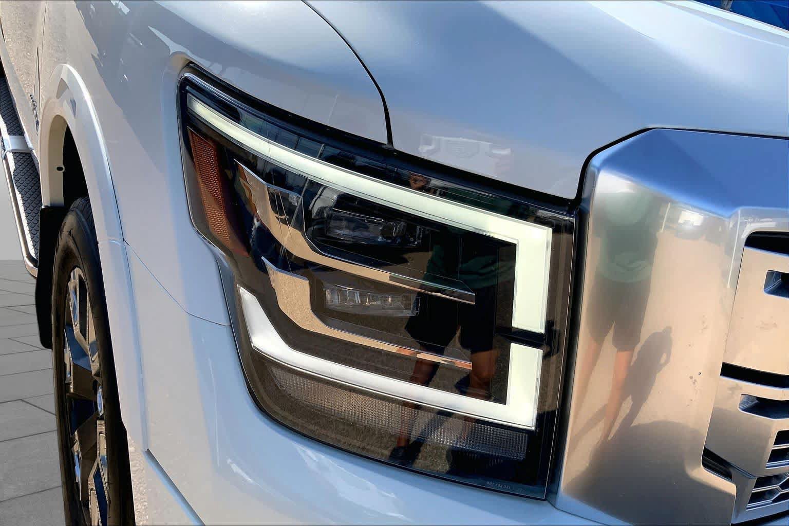 Used 2022 Nissan Titan Platinum Reserve w/ Moonroof Package AWD/4WD image 28
