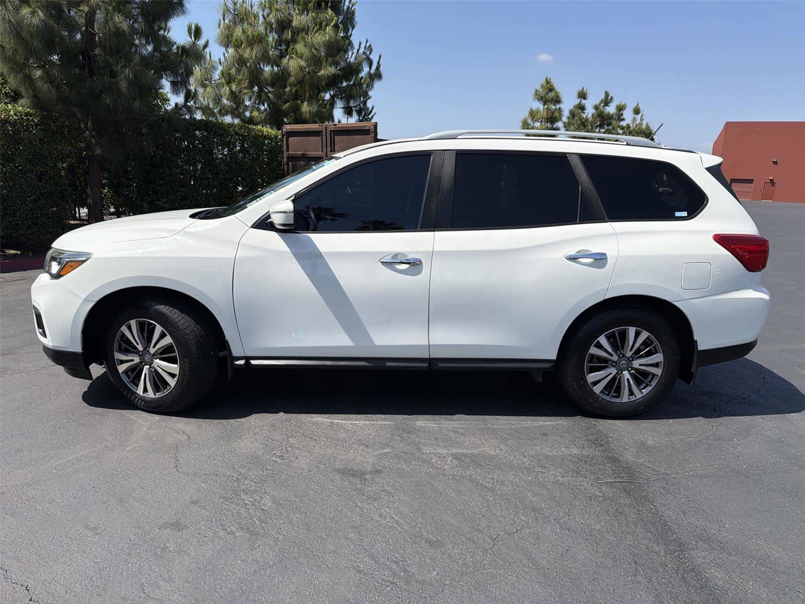Used 2018 Nissan Pathfinder S FWD image 3