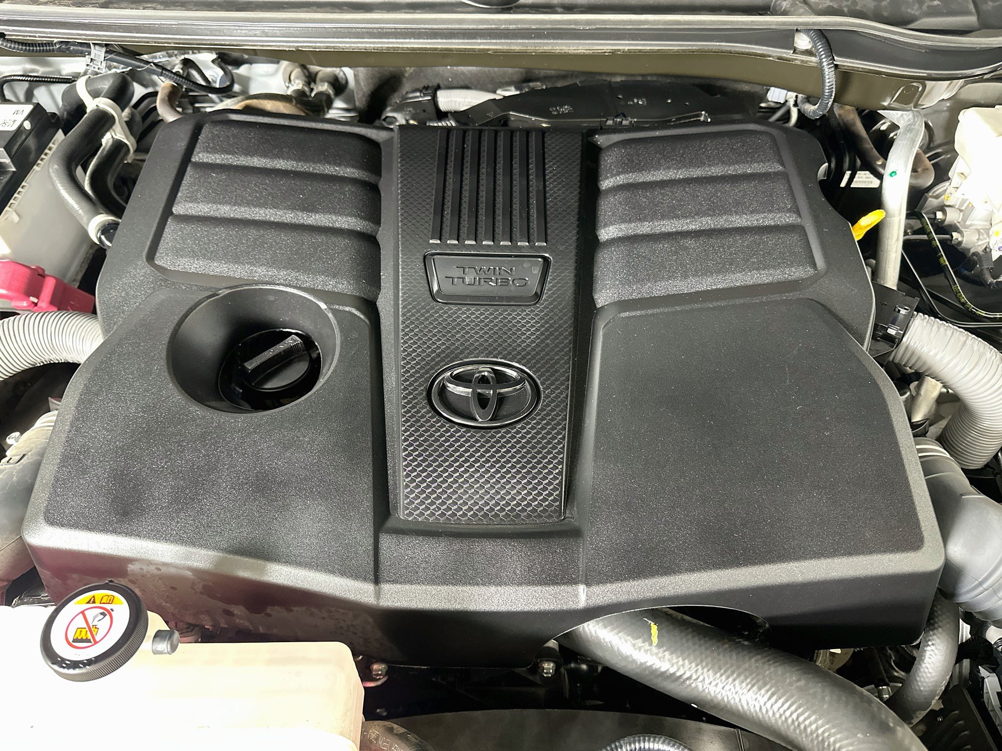Used 2025 Toyota Tundra Limited AWD/4WD image 32