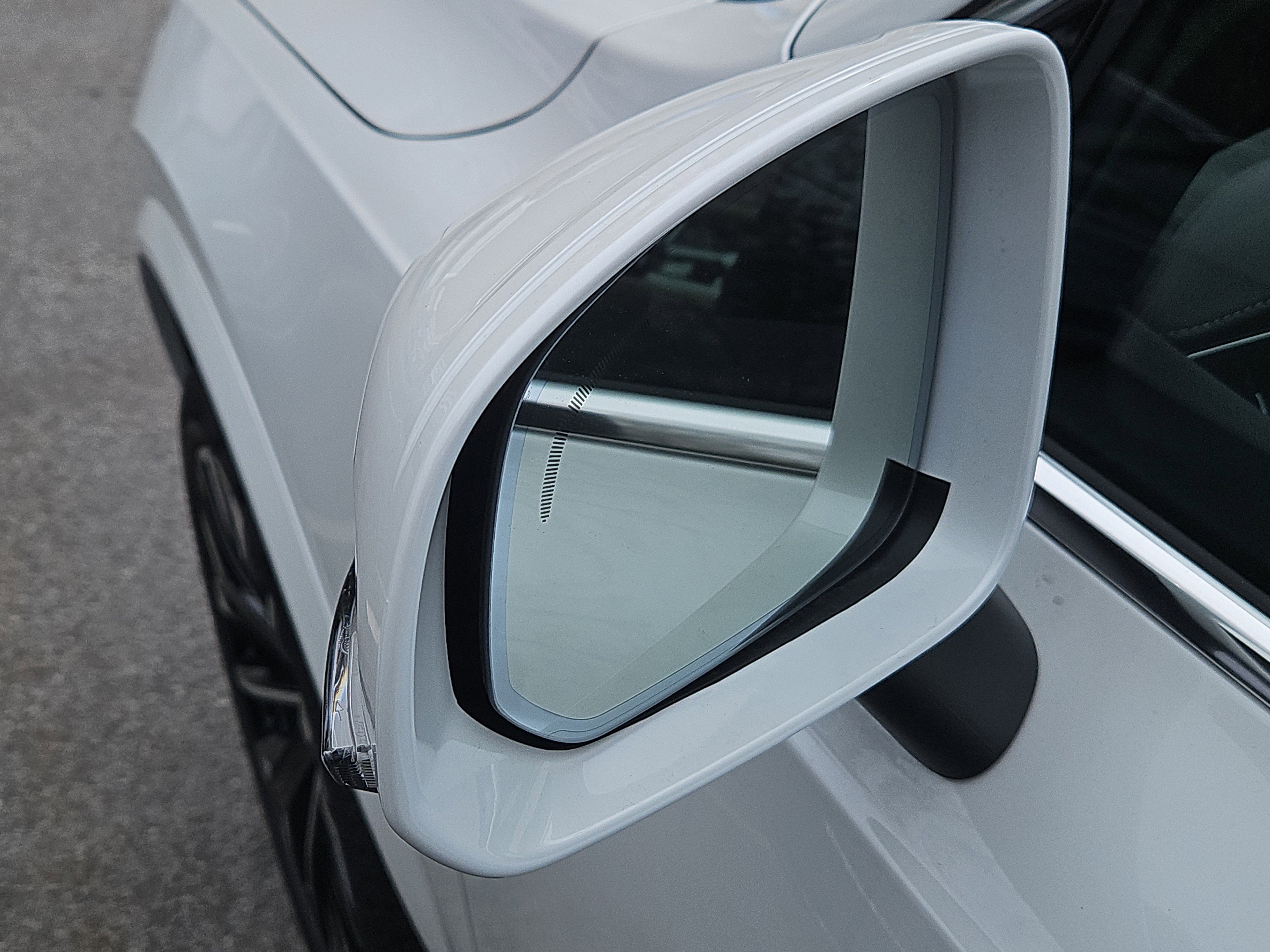 New 2026 Volvo XC90 B6 Plus w/ Protection Package Premier image 14
