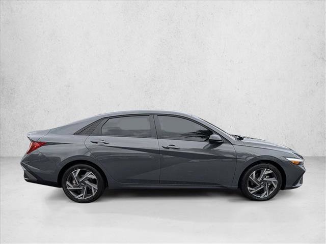 Used 2025 Hyundai Elantra Sport image 4