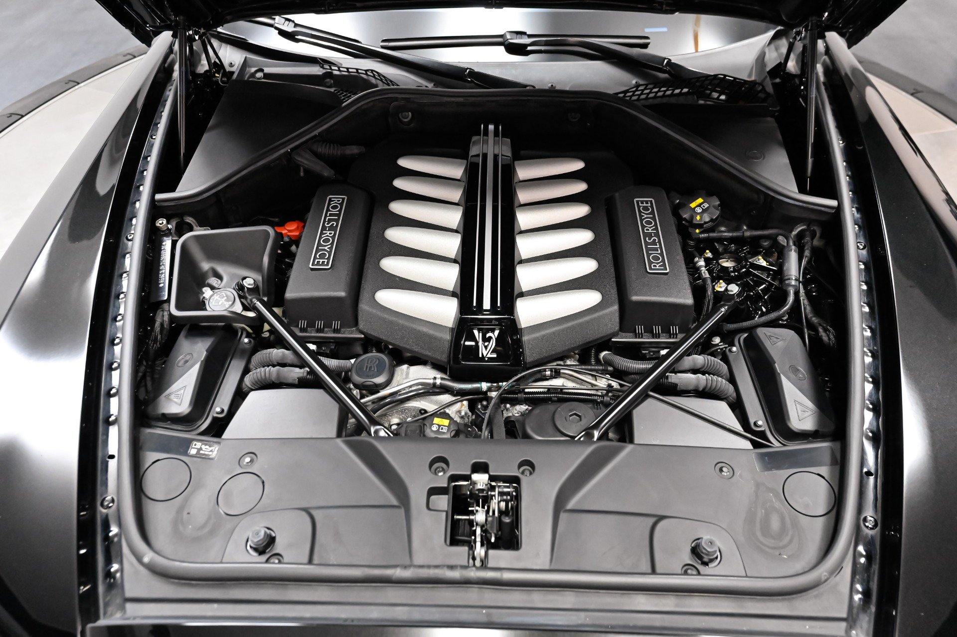 Used 2017 Rolls-Royce Dawn RWD image 24