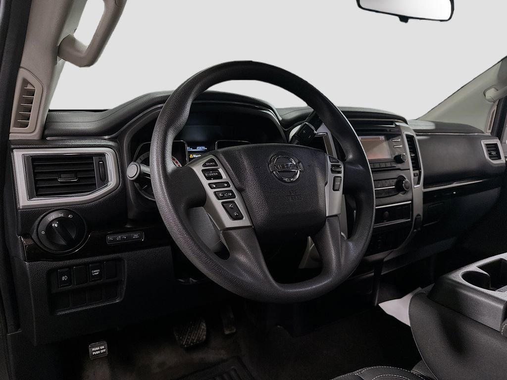 Used 2017 Nissan Titan SV image 10