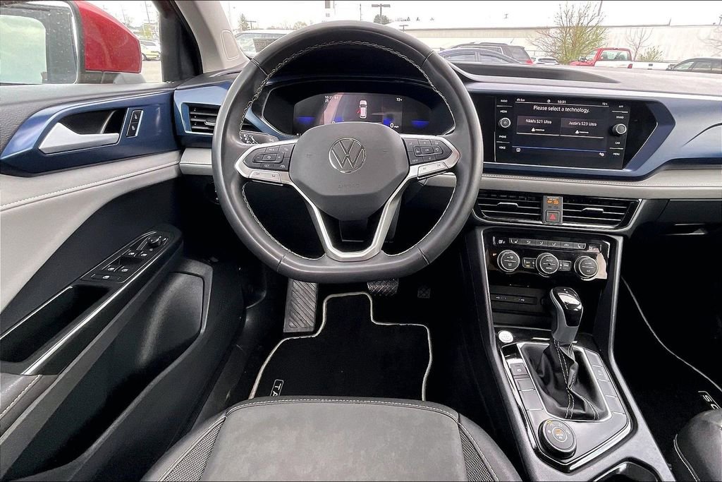 Used 2024 Volkswagen Taos SE w/ Black Wheel Plus Package image 5