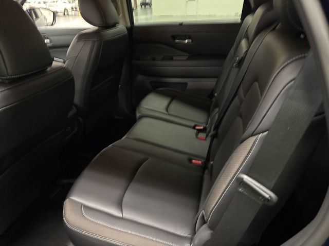 Used 2023 Nissan Pathfinder SL AWD/4WD image 15