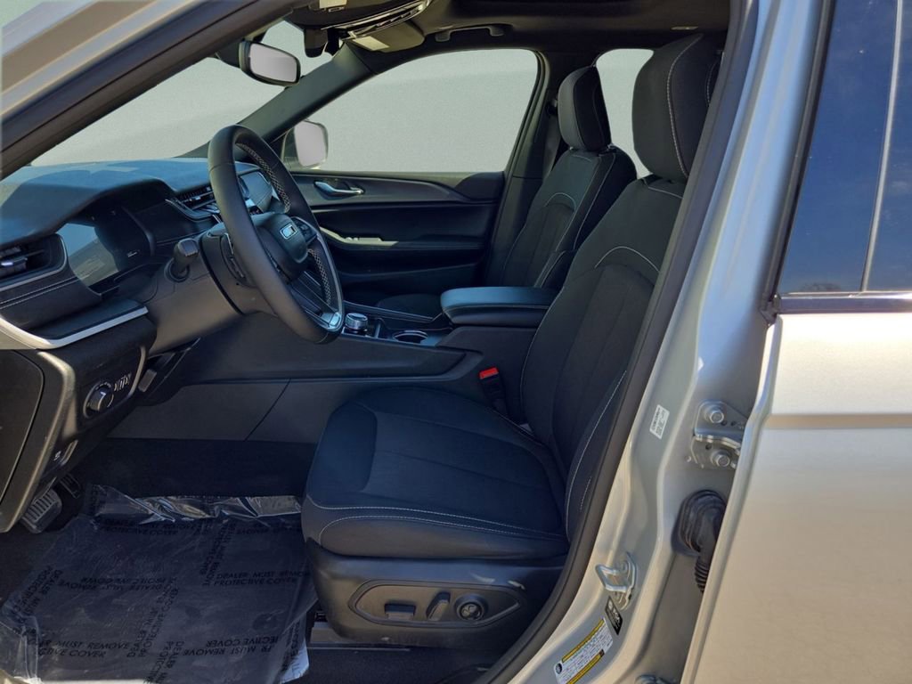 Certified 2024 Jeep Grand Cherokee L Laredo image 10