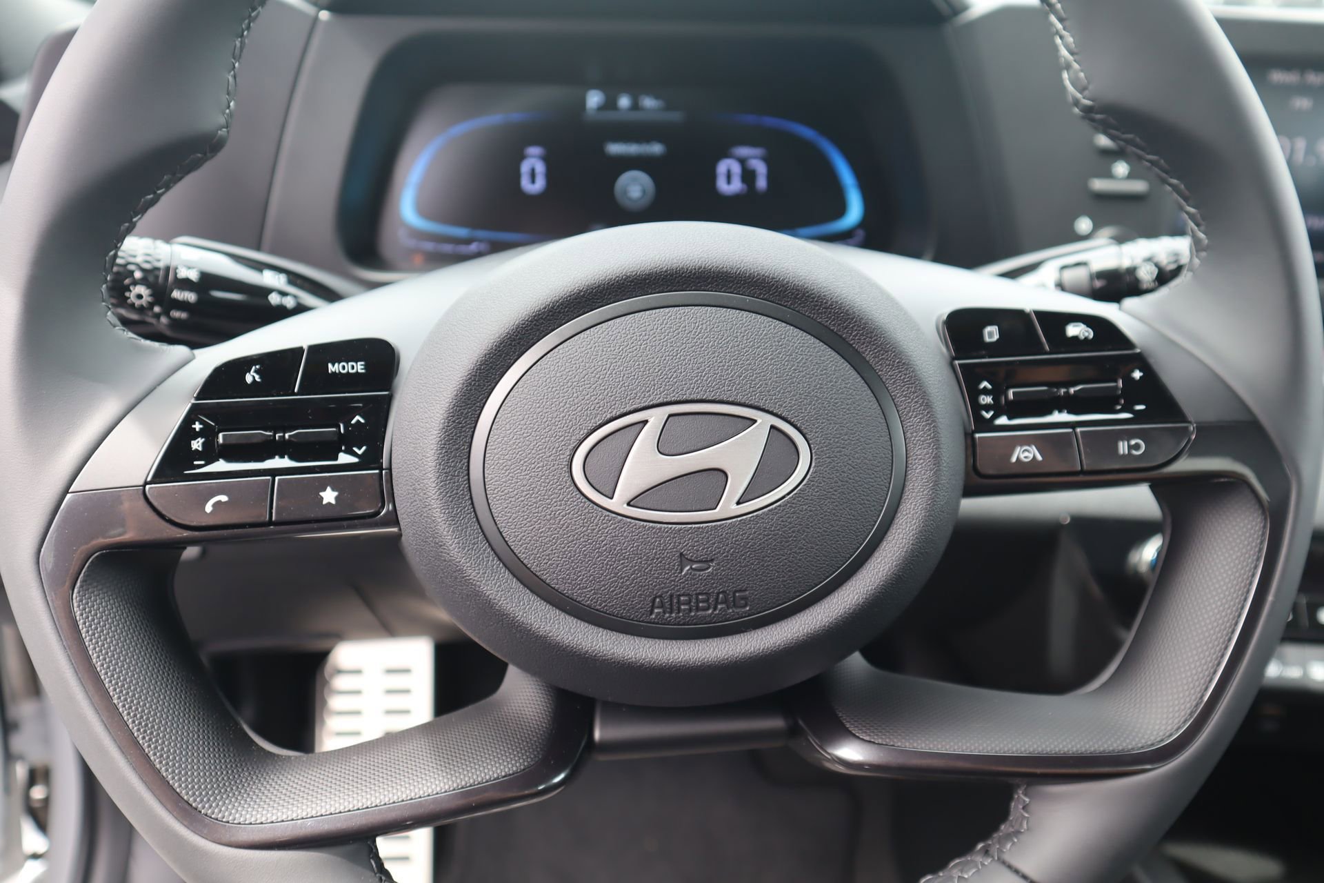 New 2025 Hyundai Elantra Sport image 11