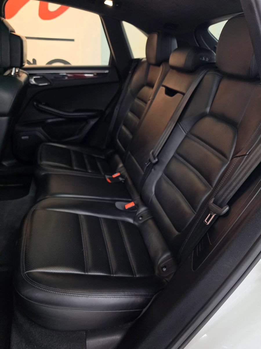 Used 2018 Porsche Macan Turbo w/ Premium Package Plus AWD/4WD image 42