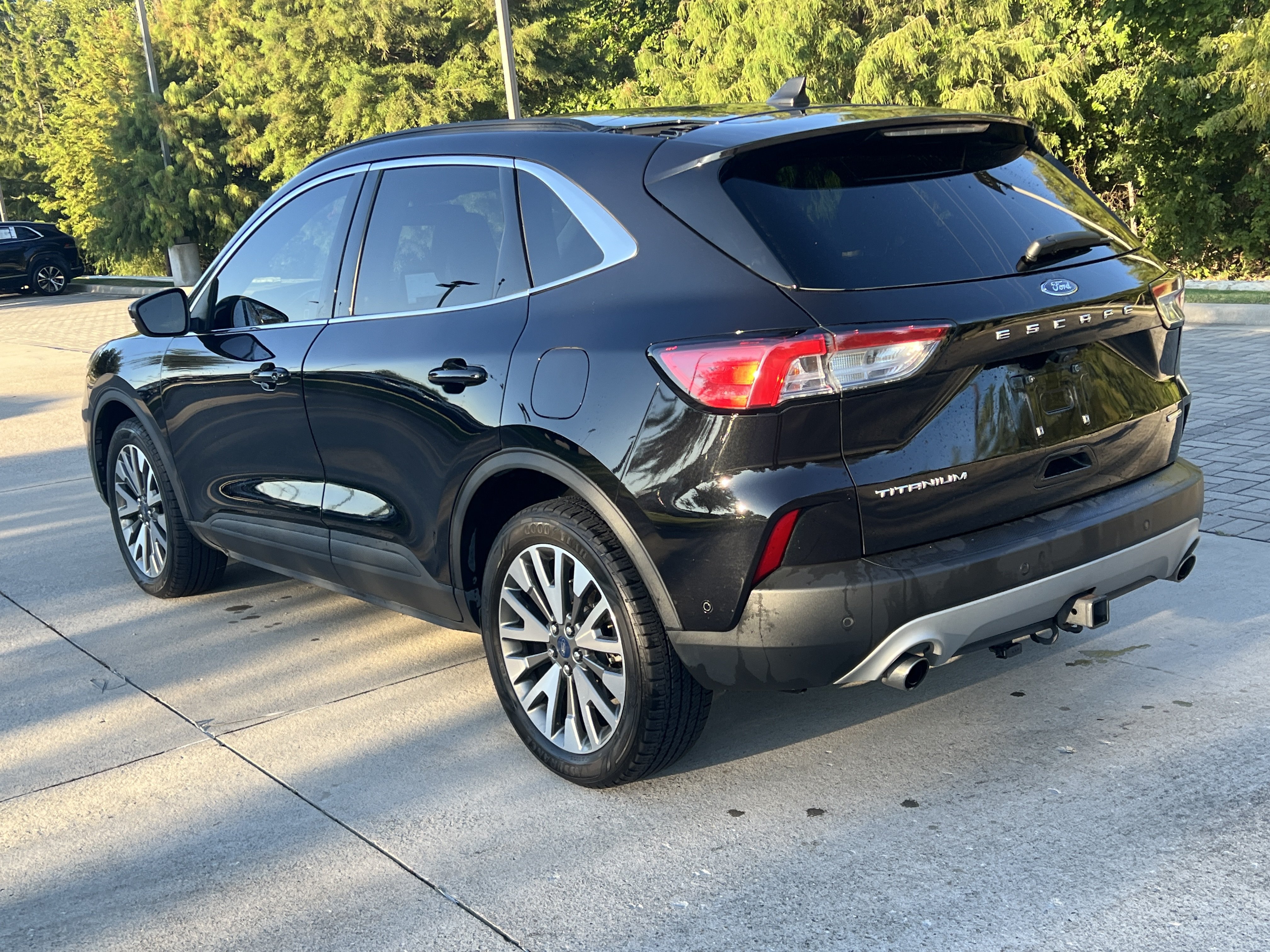 Used 2020 Ford Escape Titanium w/ Titanium Premium Package 2.0 AWD/4WD image 7