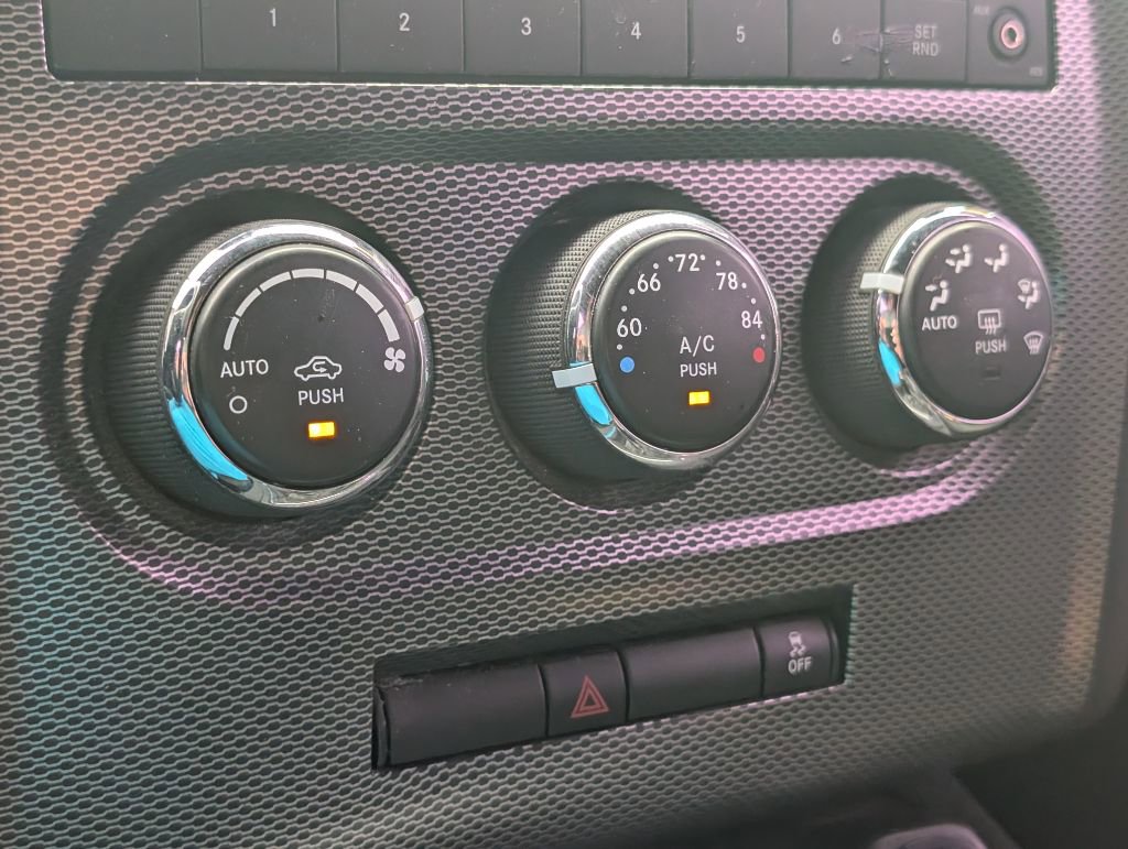 Used 2014 Dodge Challenger R/T image 15