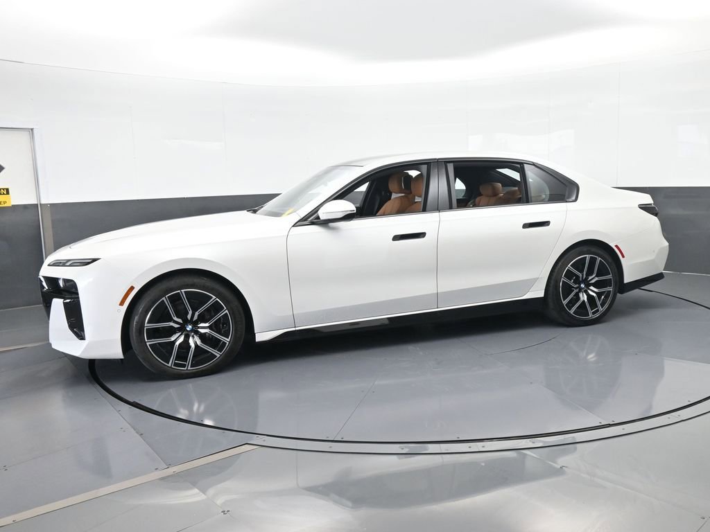 Used 2025 BMW 740i xDrive video 2