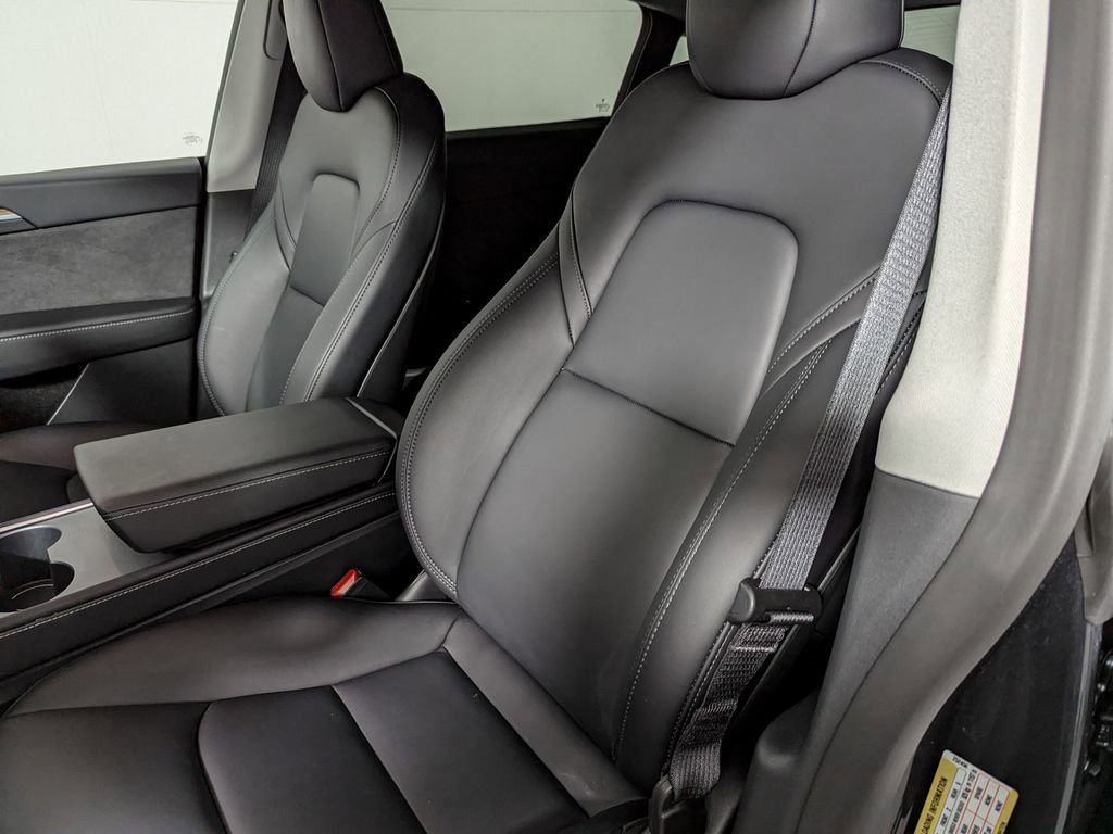 Used 2025 Tesla Model Y Long Range image 15