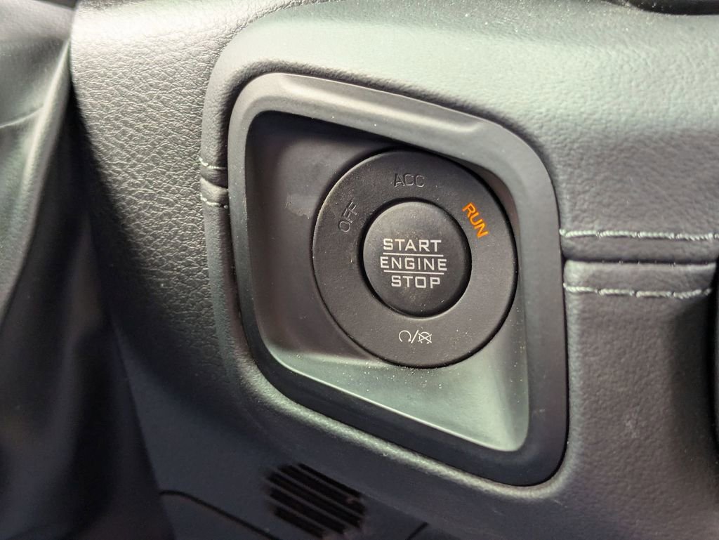 Used 2025 Jeep Wrangler Unlimited Rubicon w/ Convenience Group AWD/4WD image 24