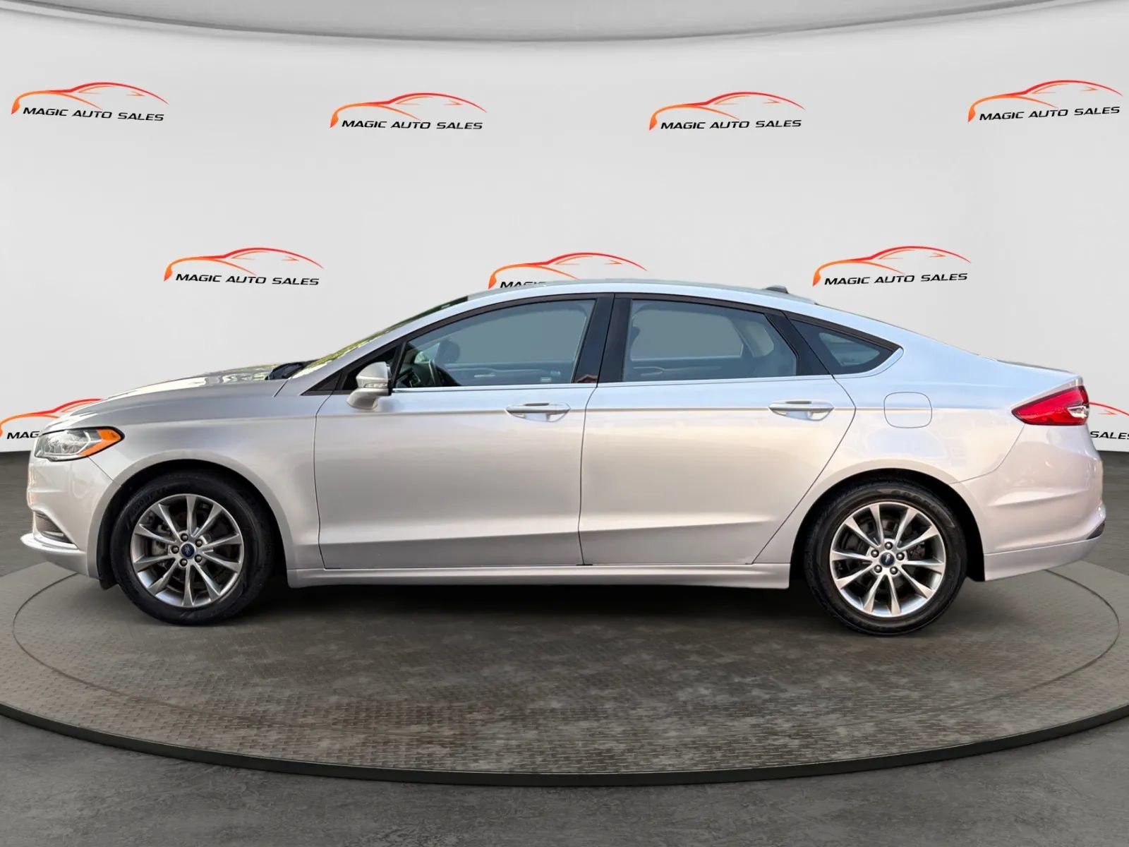 Used 2017 Ford Fusion SE FWD image 7