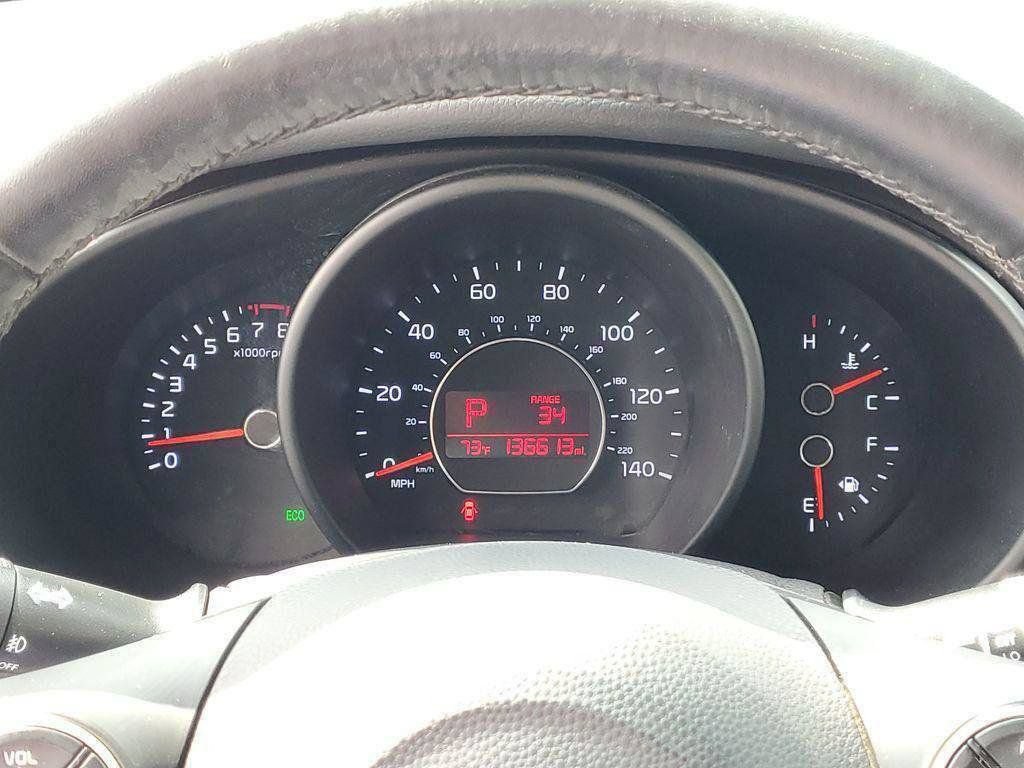 Used 2015 Kia Soul ! FWD image 12
