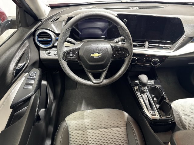 Used 2025 Chevrolet Trax LT FWD image 14