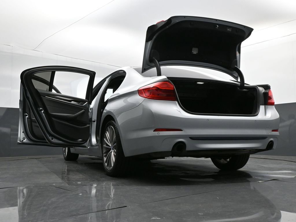 Used 2019 BMW 530i xDrive w/ Convenience Package image 37