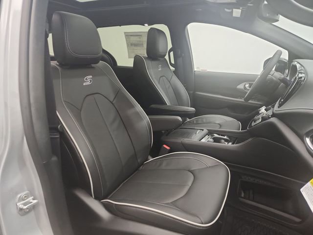 New 2026 Chrysler Pacifica Limited image 28