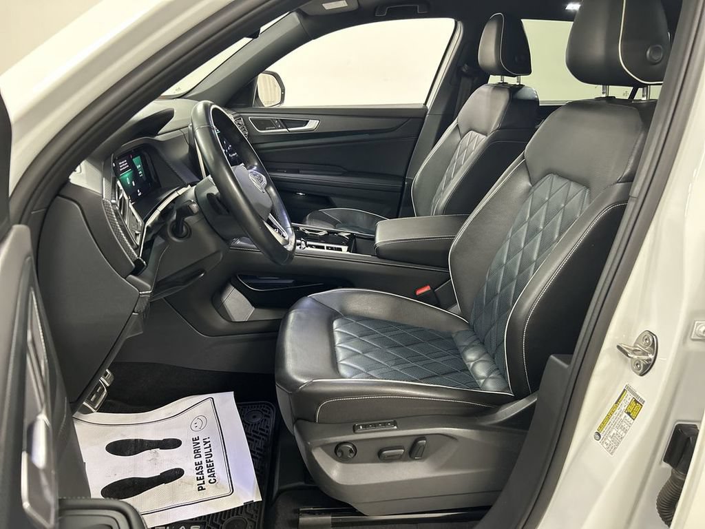 Certified 2024 Volkswagen Atlas Cross Sport SEL Premium R-Line AWD/4WD image 9