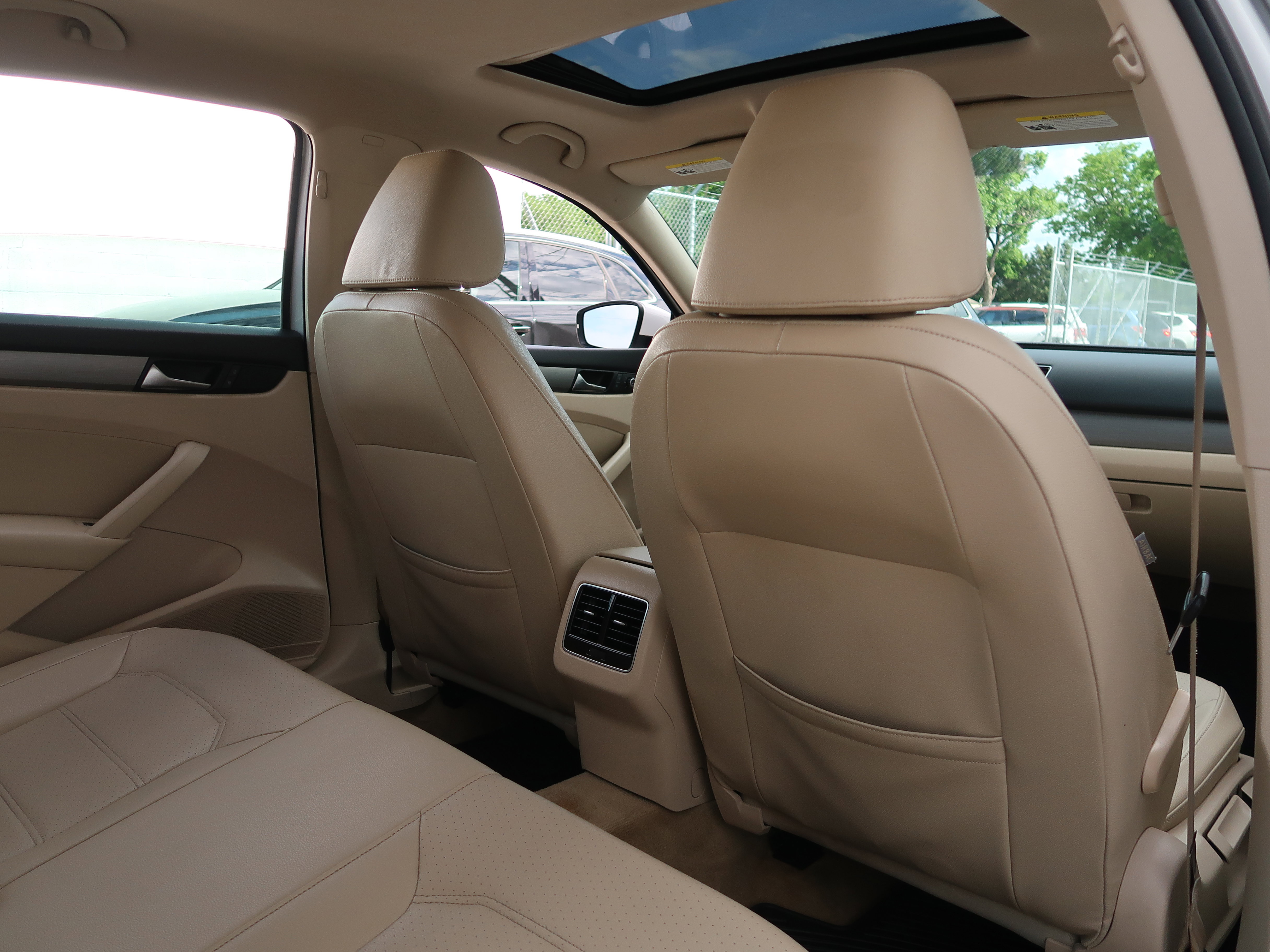 Used 2014 Volkswagen Passat TDI SE FWD image 30