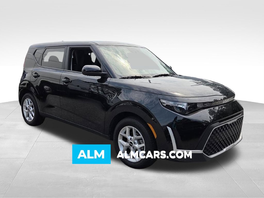 Used 2025 Kia Soul LX w/ LX Technology Package FWD image 1