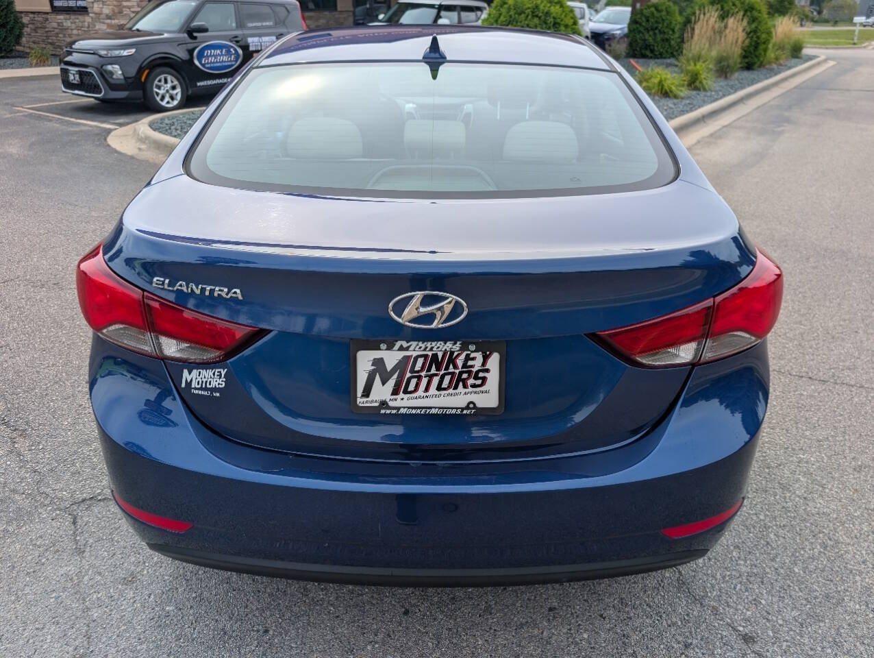 Used 2015 Hyundai Elantra SE w/ Option Group 02 FWD image 8