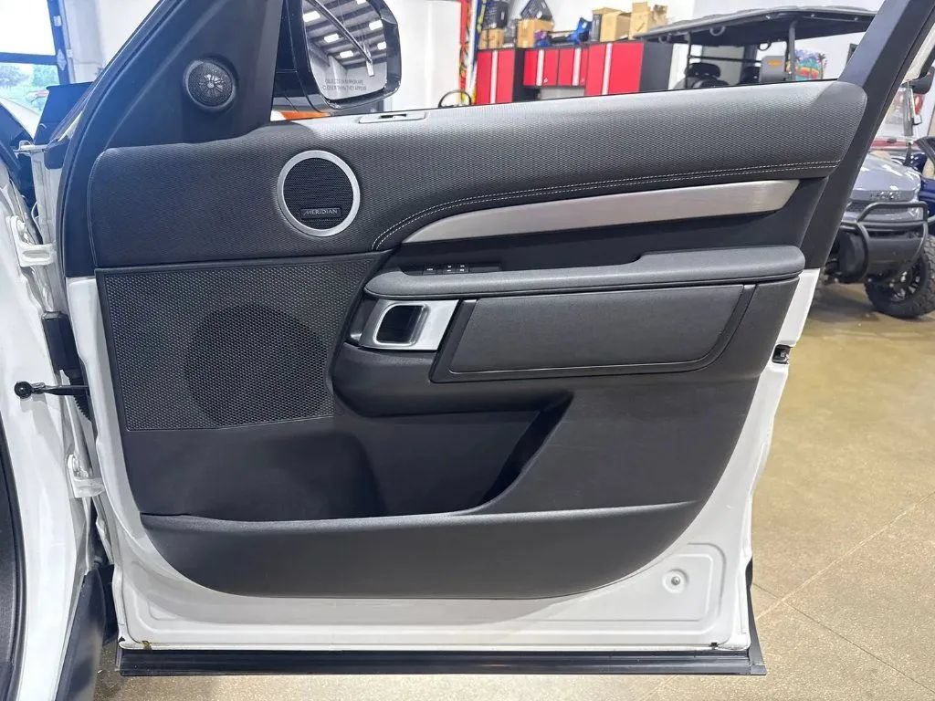 Used 2022 Land Rover Discovery S R-Dynamic AWD/4WD image 19