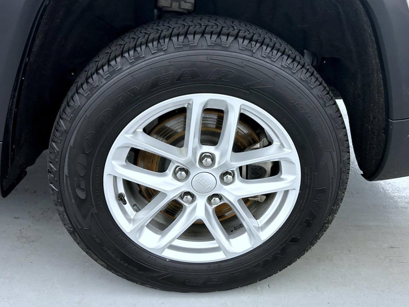 Used 2023 Jeep Grand Cherokee L Laredo AWD/4WD image 25