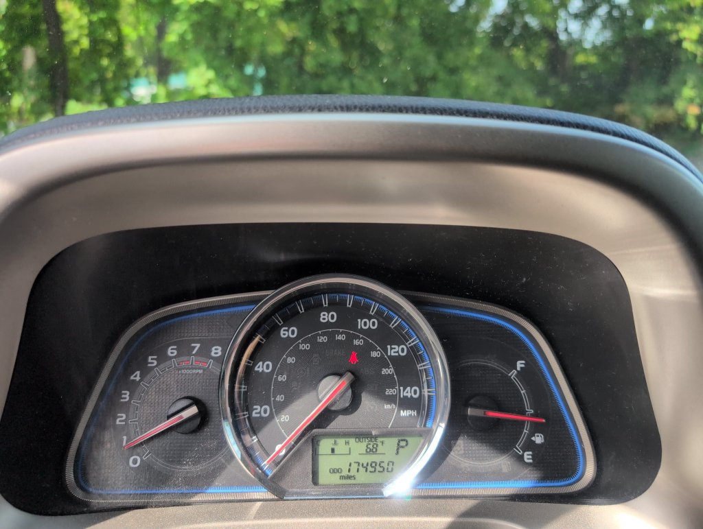 Used 2014 Toyota RAV4 Limited AWD/4WD image 23